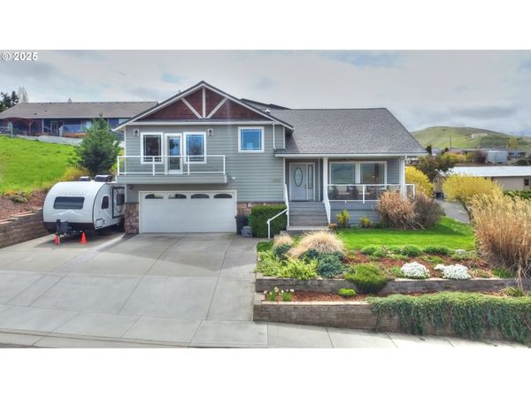 2606 E 10TH ST, The Dalles, OR 97058