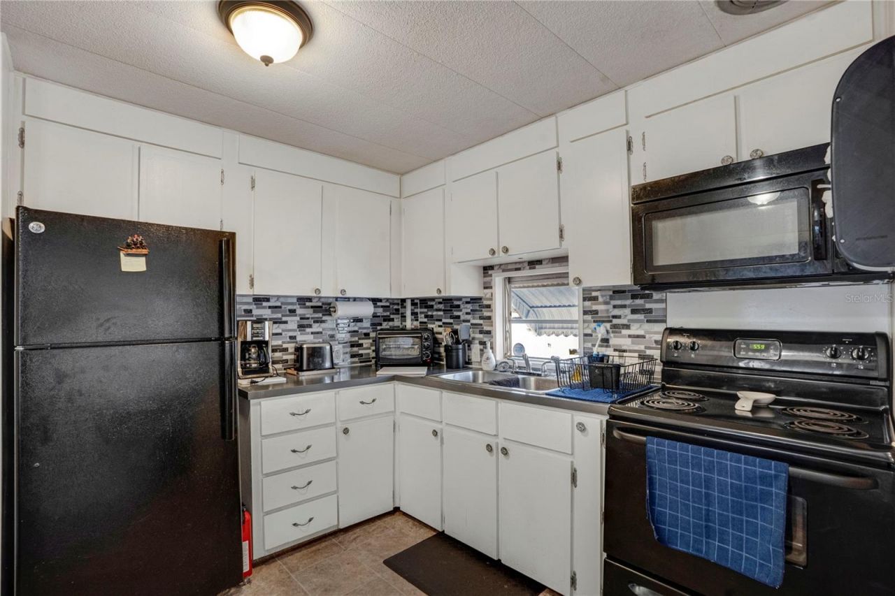 1110 49th Avenue Drive W, Bradenton, FL 34207 Photo