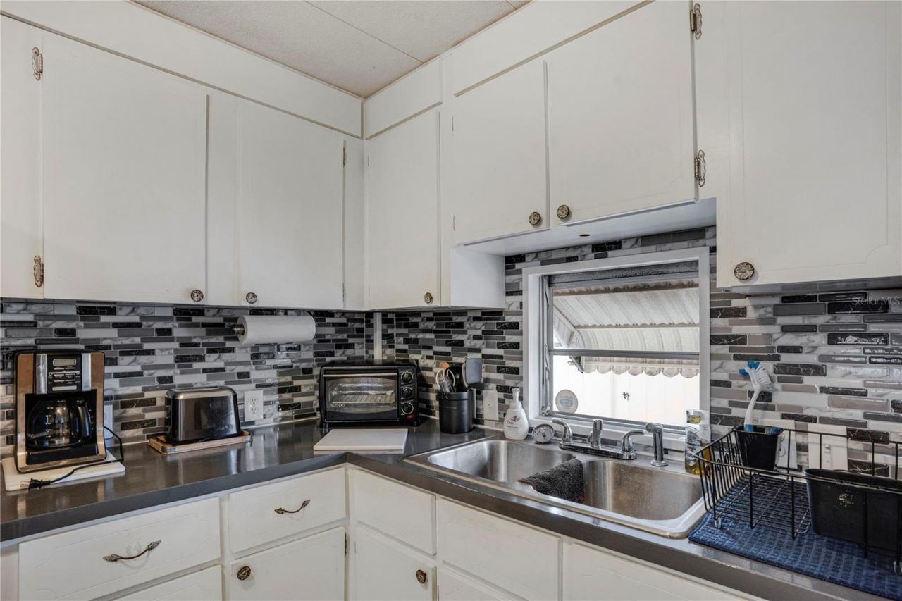 1110 49th Avenue Drive W, Bradenton, FL 34207 Photo