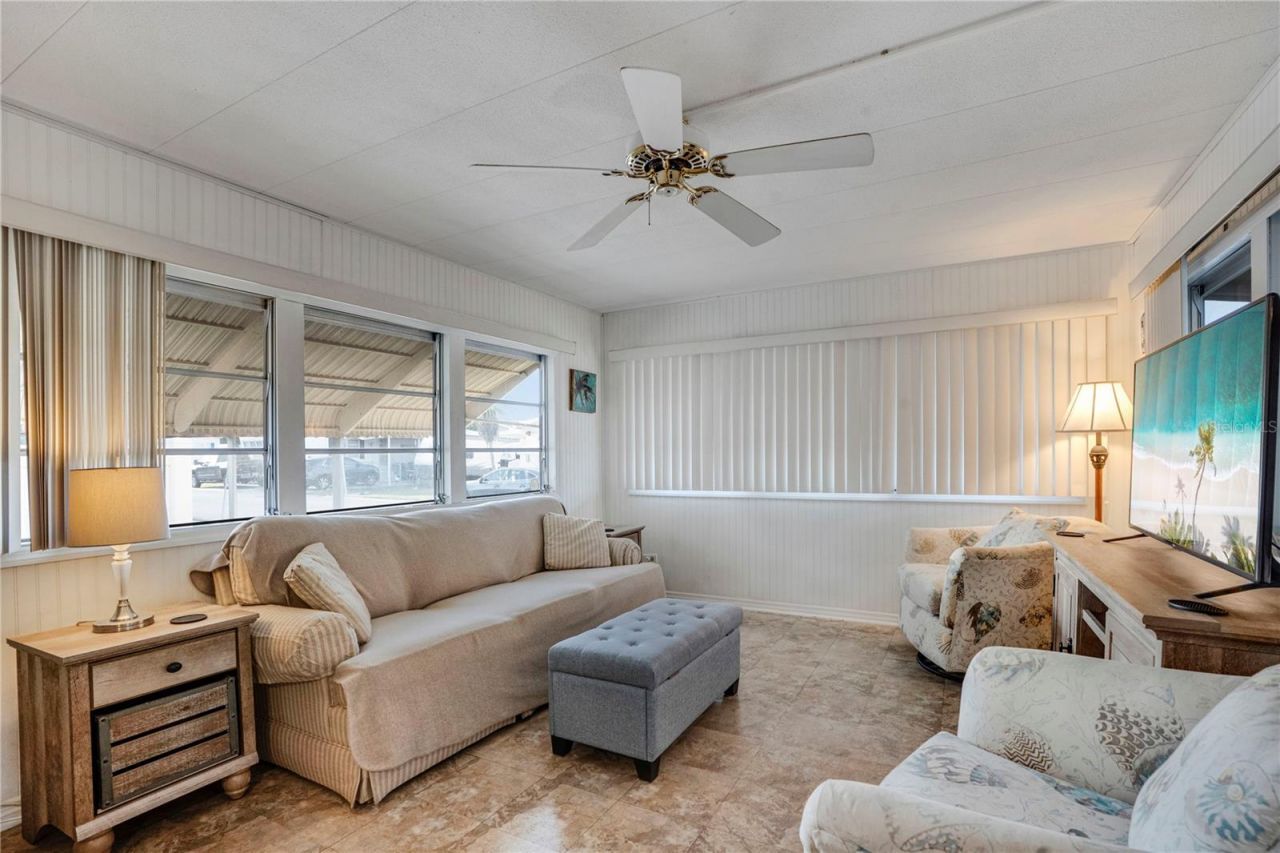 1110 49th Avenue Drive W, Bradenton, FL 34207 Photo