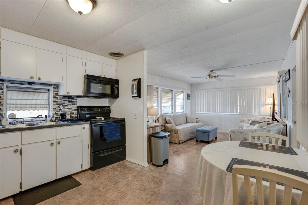 1110 49th Avenue Drive W, Bradenton, FL 34207 Photo