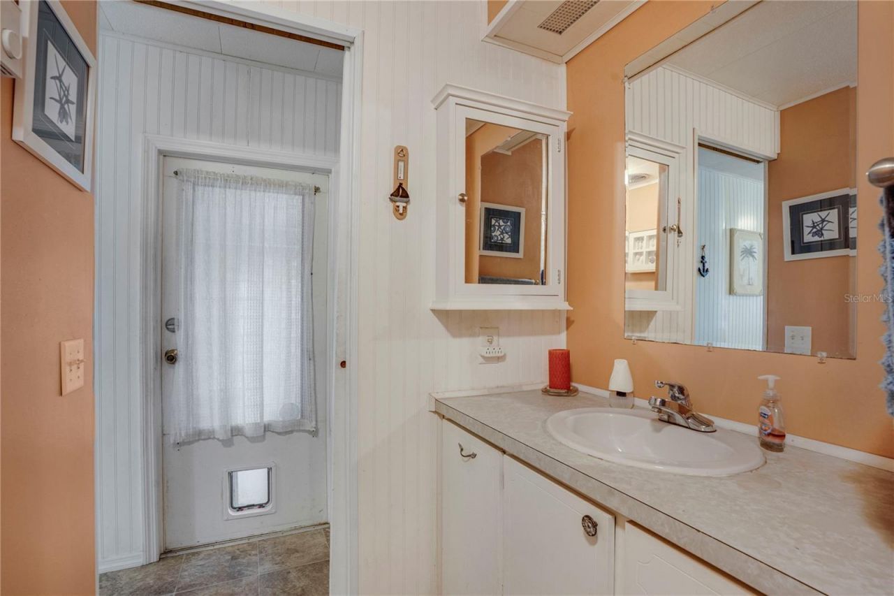 1110 49th Avenue Drive W, Bradenton, FL 34207 Photo