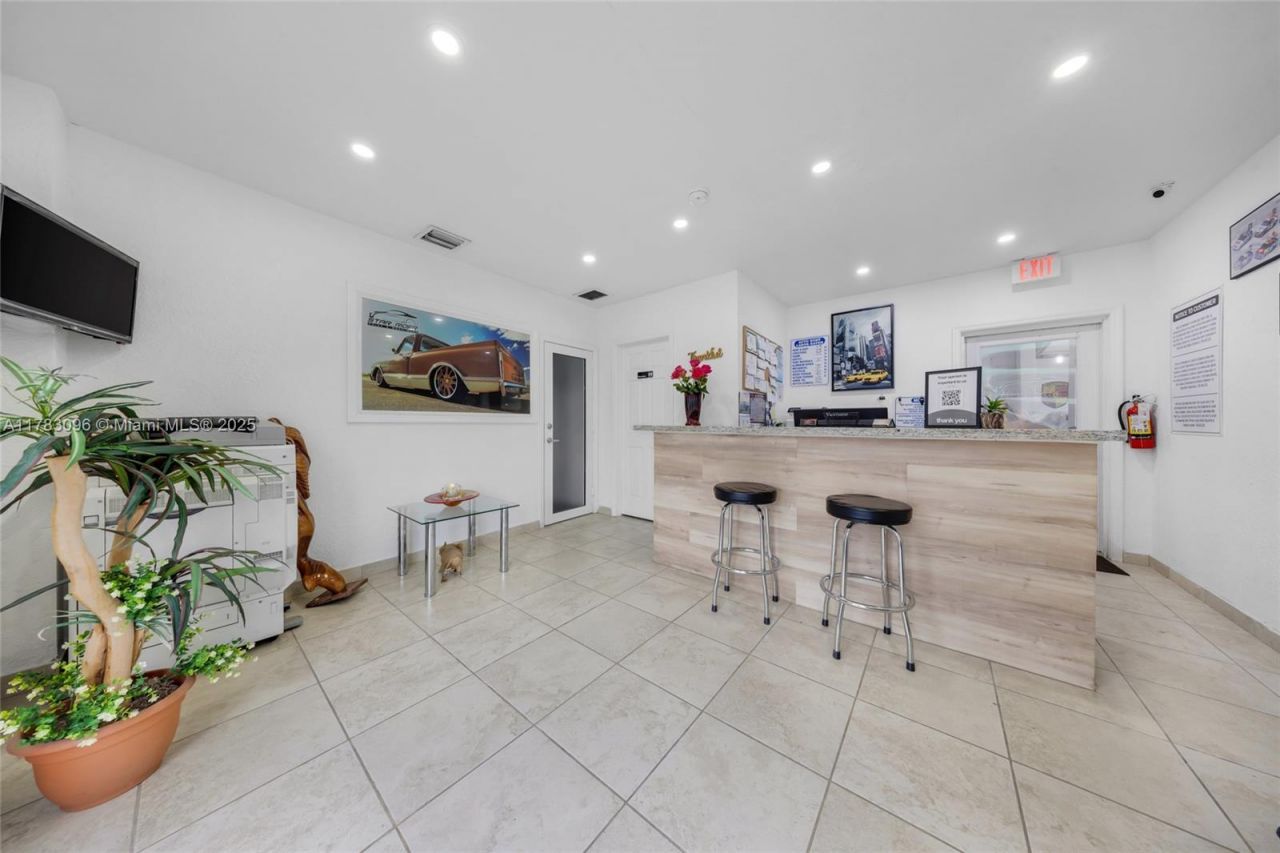 1025 E 45th St, Hialeah, FL 33013 Photo