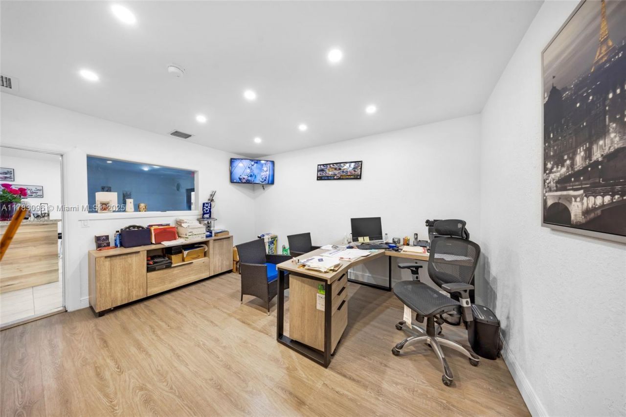 1025 E 45th St, Hialeah, FL 33013 Photo