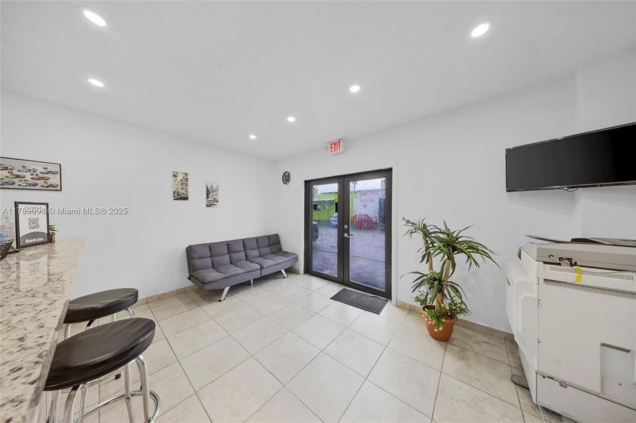 1025 E 45th St, Hialeah, FL 33013 Photo