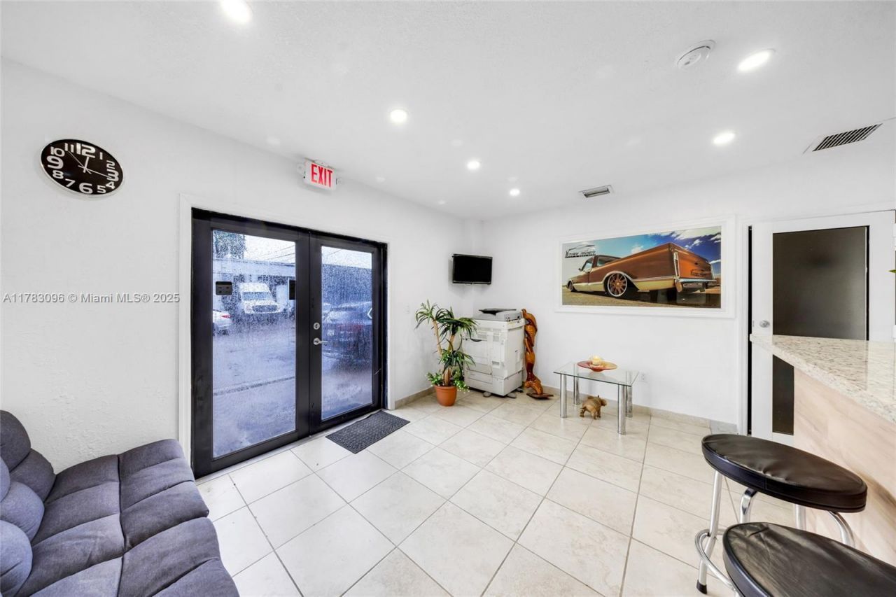 1025 E 45th St, Hialeah, FL 33013 Photo