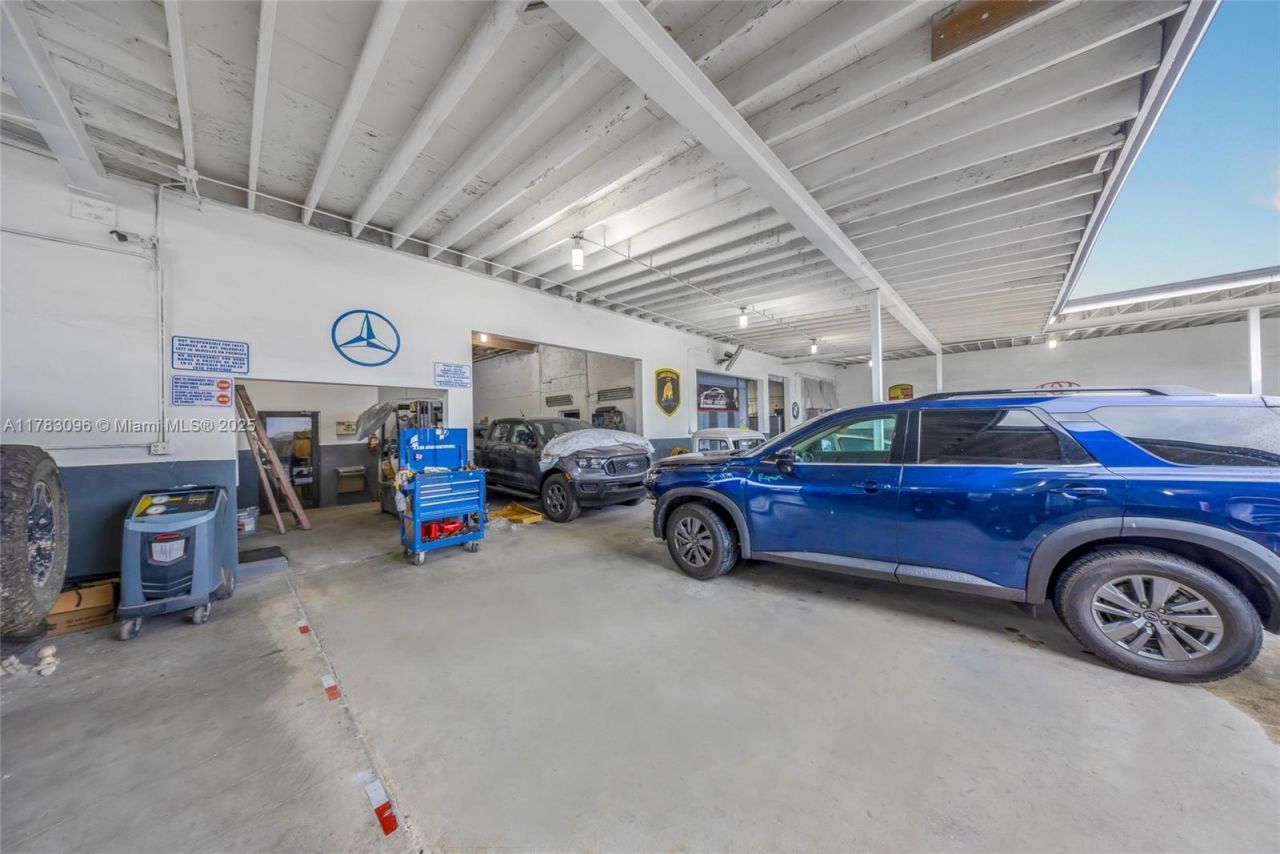 1025 E 45th St, Hialeah, FL 33013 Photo