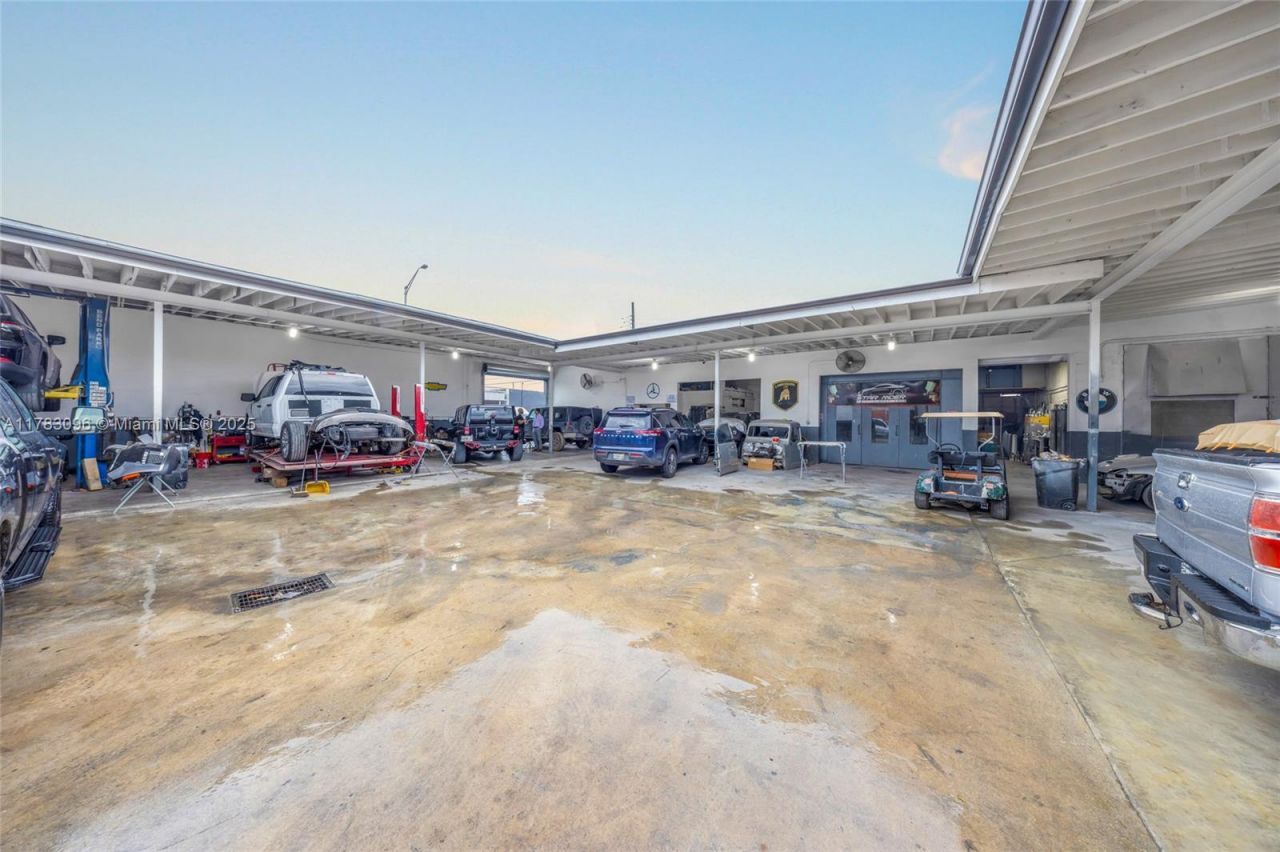 1025 E 45th St, Hialeah, FL 33013 Photo