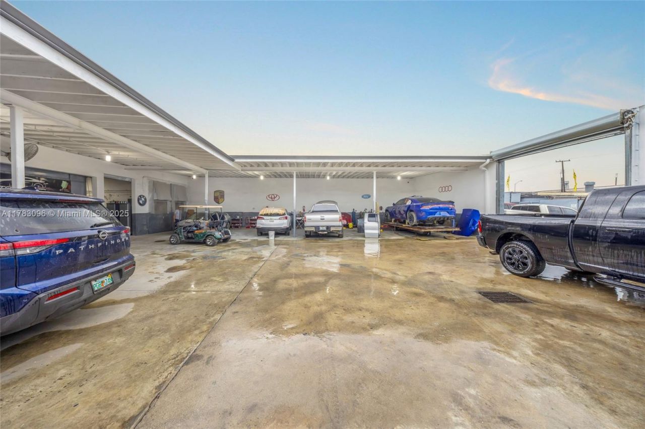 1025 E 45th St, Hialeah, FL 33013 Photo