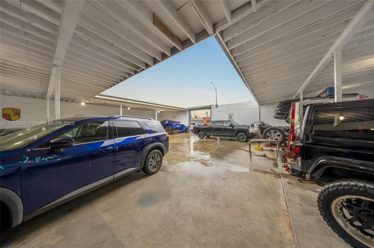 1025 E 45th St, Hialeah, FL 33013 Photo