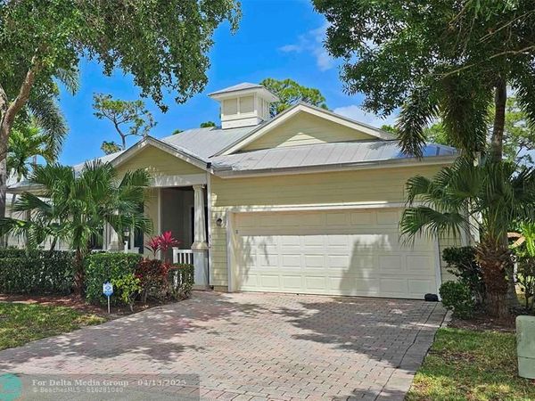532 NE Canoe Park Cir, Port St Lucie, FL 34983