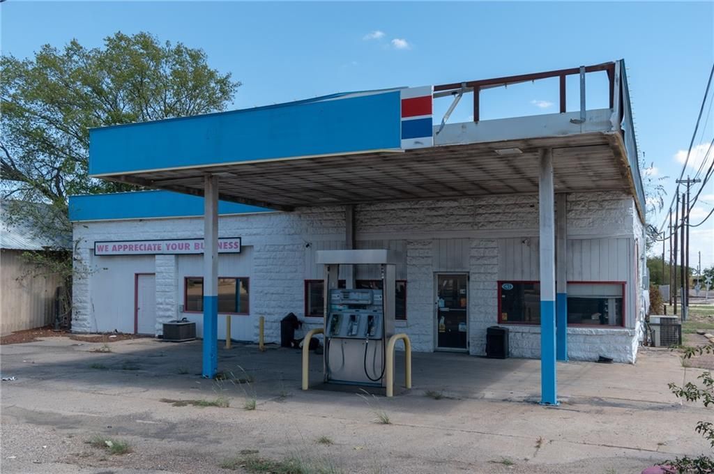 6756 N Lone Star Parkway, Crawford, TX 76638 Main Photo