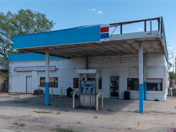 6756 N Lone Star Parkway, Crawford, TX 76638