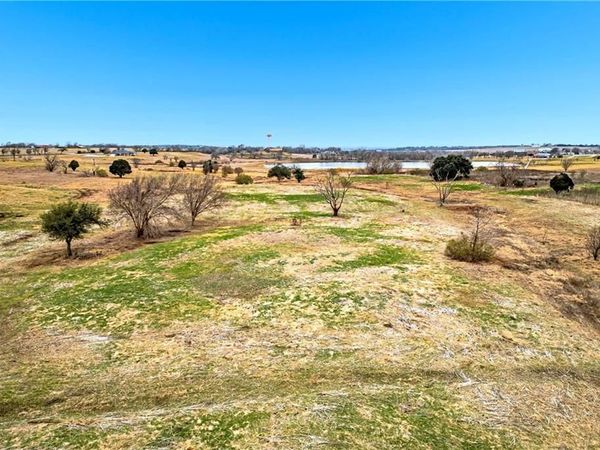 8070 N Lone Star Parkway, Moody, TX 76657