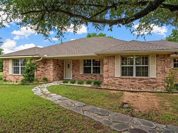158 Old Tokio Road, West, TX 76691