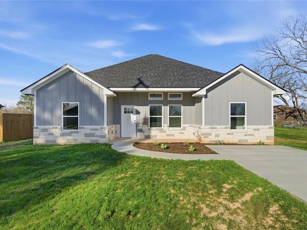 412 E Hunt Street, Bremond, TX 76629