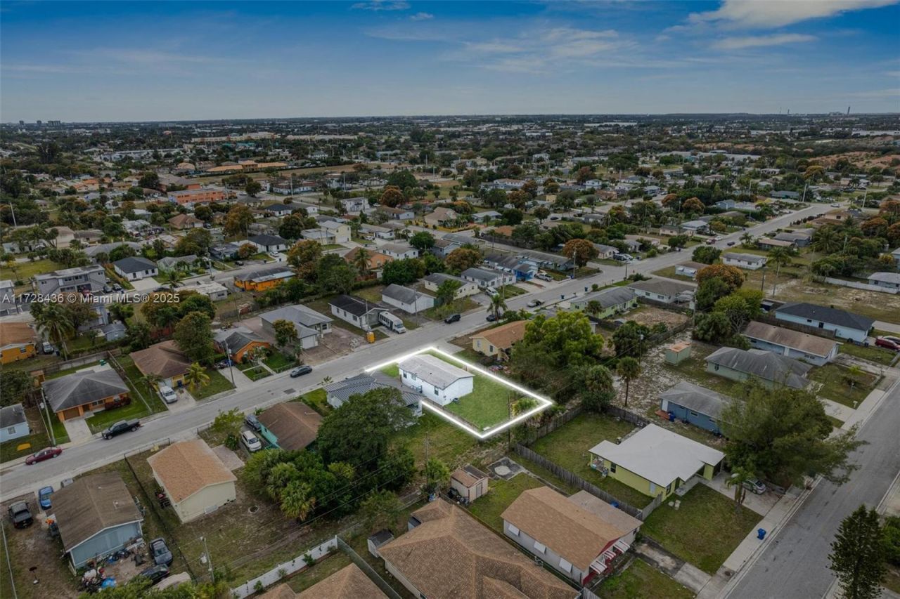 1448 W 32nd St, Riviera Beach, FL 33404 Photo