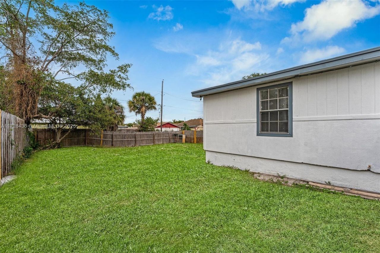 1448 W 32nd St, Riviera Beach, FL 33404 Photo