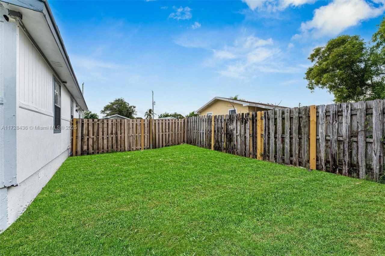 1448 W 32nd St, Riviera Beach, FL 33404 Photo