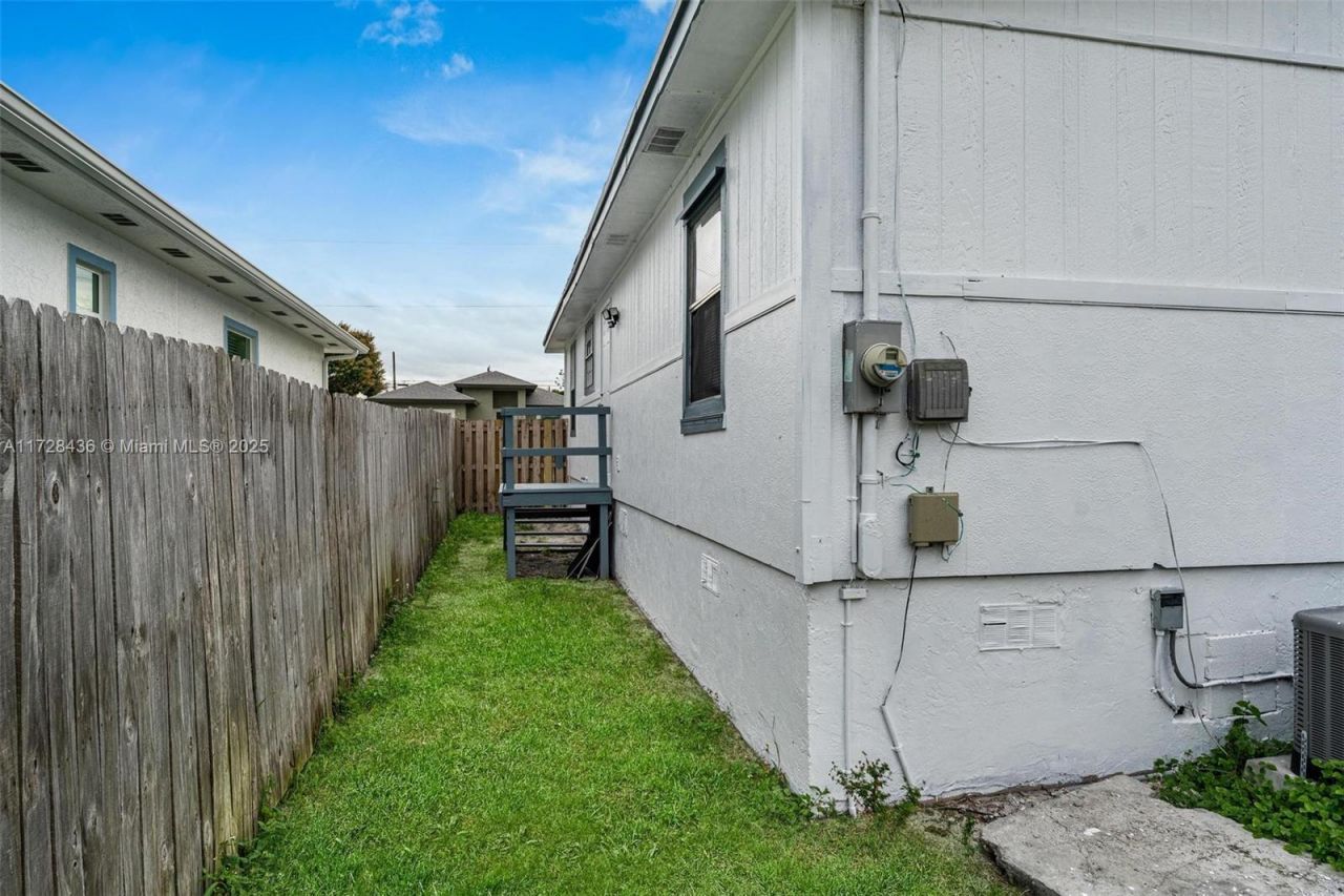 1448 W 32nd St, Riviera Beach, FL 33404 Photo