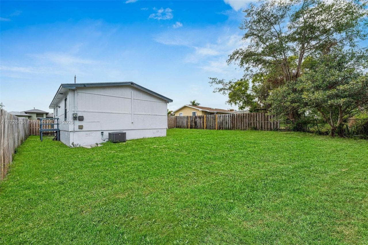 1448 W 32nd St, Riviera Beach, FL 33404 Photo