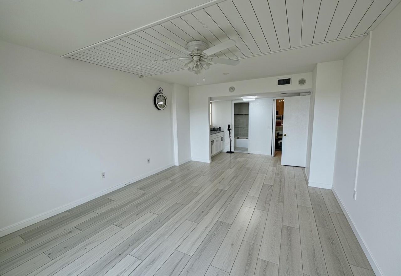 3731 N Country Club Drive, Unit 529, Aventura, FL 33180 Photo