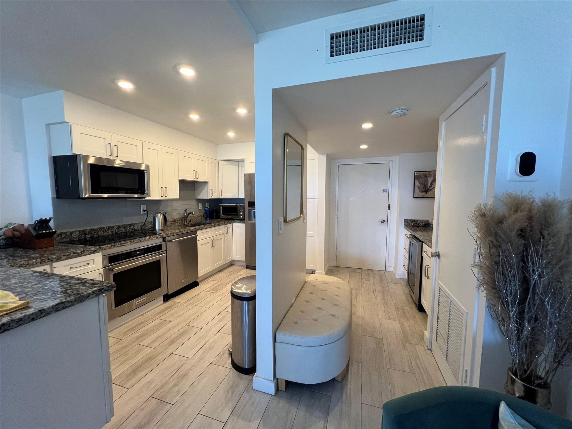 3731 N Country Club Drive, Unit 529, Aventura, FL 33180 Photo