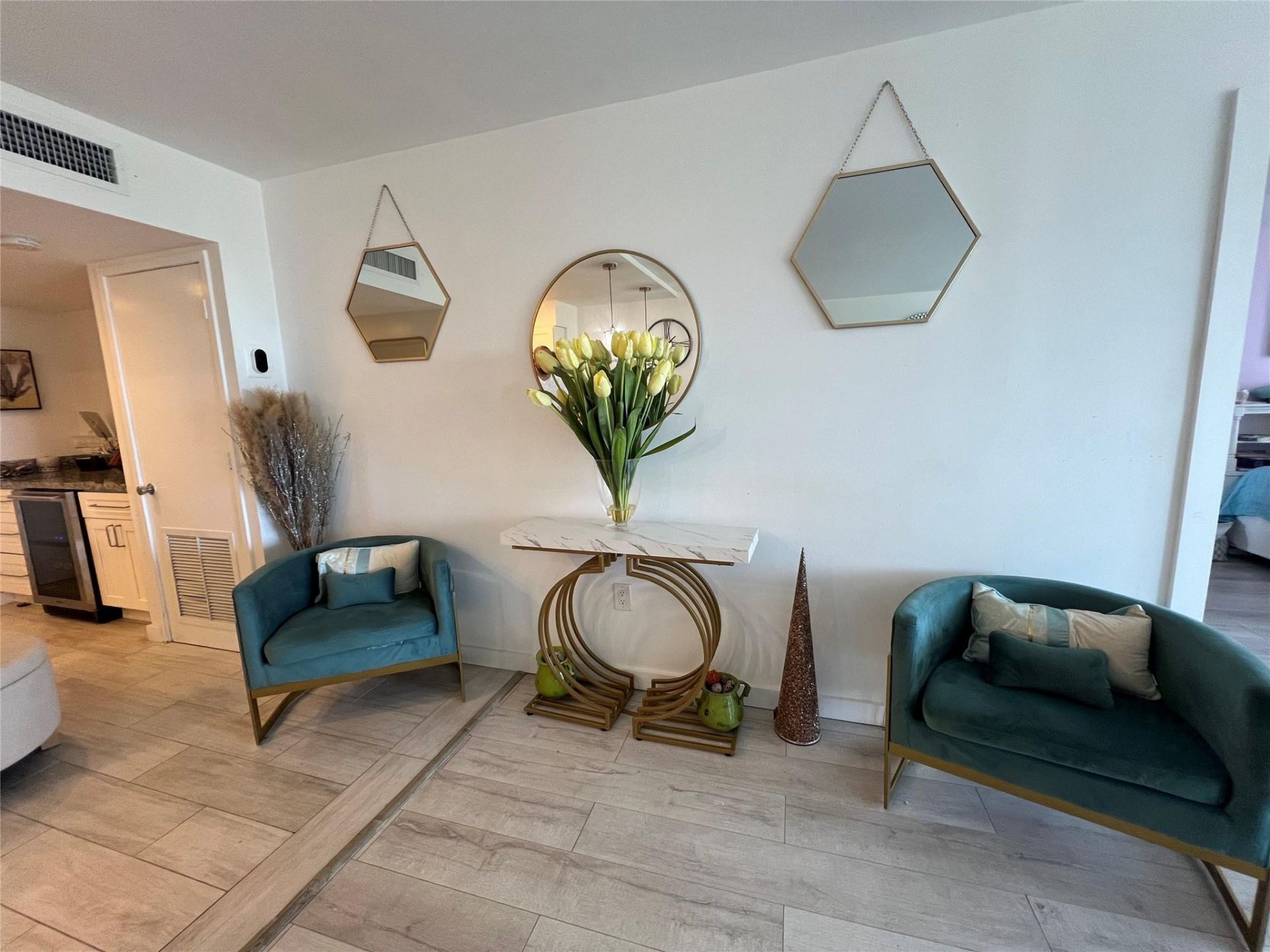 3731 N Country Club Drive, Unit 529, Aventura, FL 33180 Photo