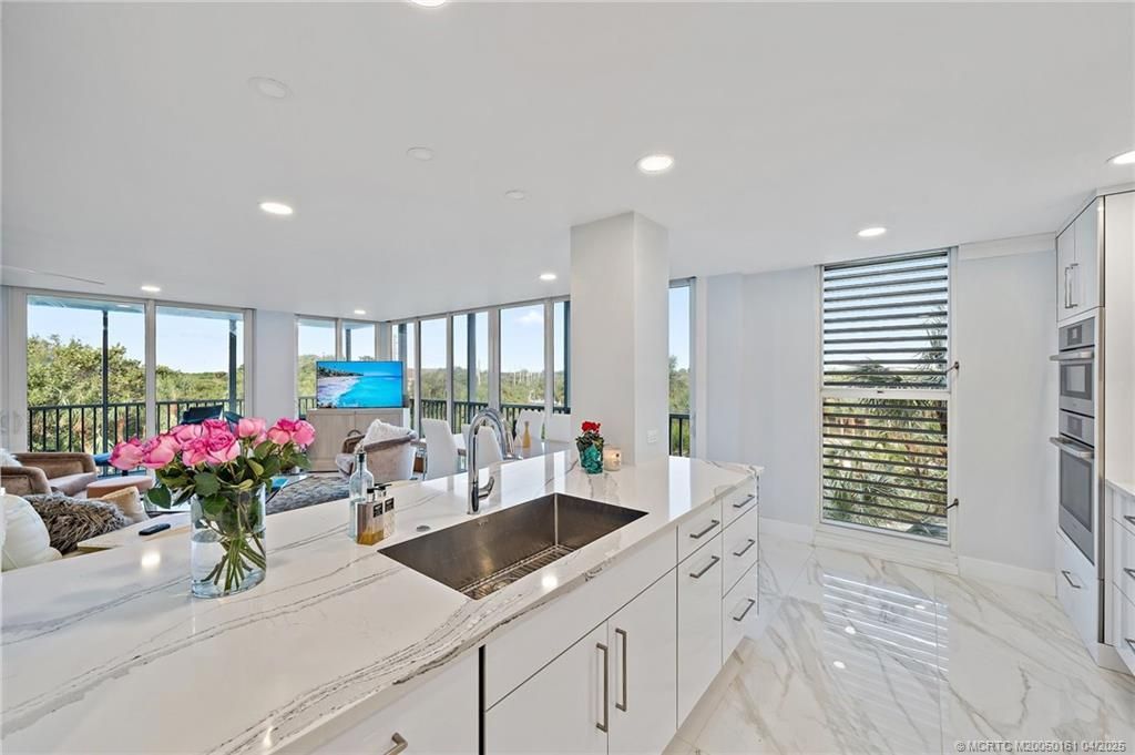 669 NE Plantation Road, Unit 201, Stuart, FL 34996 Photo