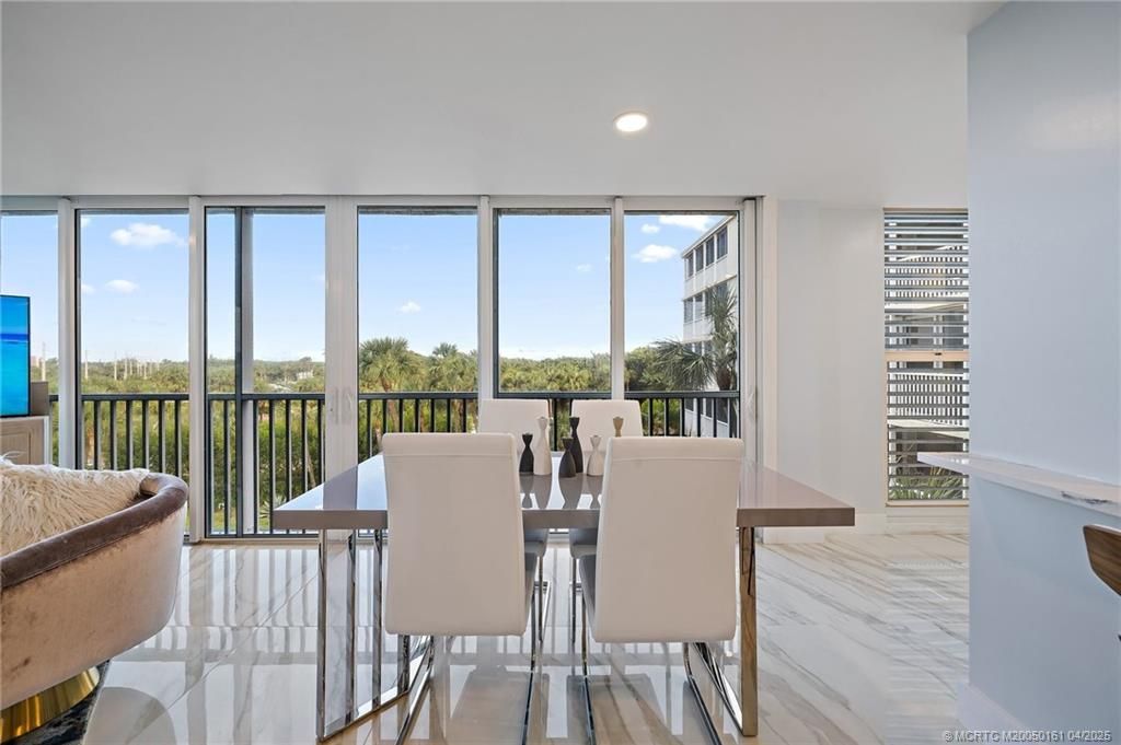 669 NE Plantation Road, Unit 201, Stuart, FL 34996 Photo