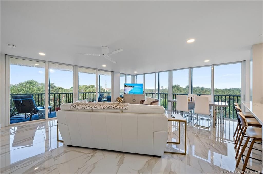 669 NE Plantation Road, Unit 201, Stuart, FL 34996 Photo