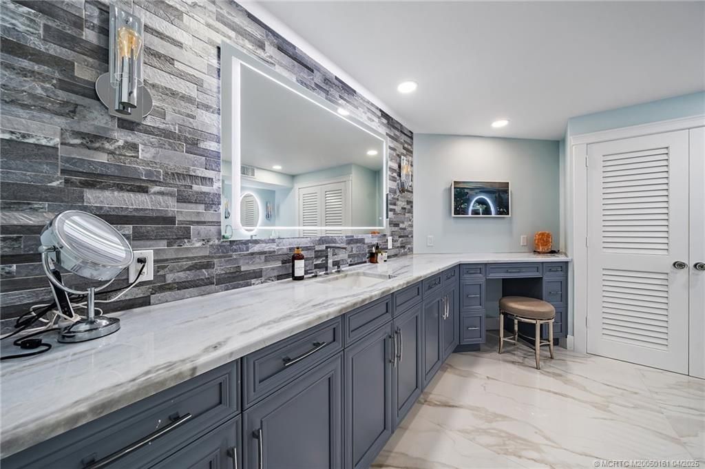 669 NE Plantation Road, Unit 201, Stuart, FL 34996 Photo