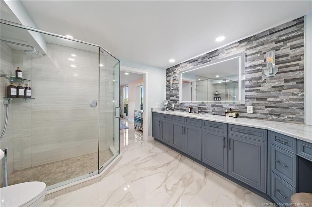 669 NE Plantation Road, Unit 201, Stuart, FL 34996 Photo