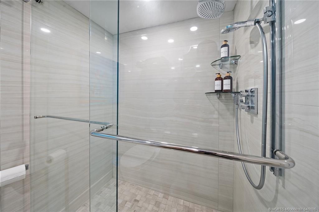 669 NE Plantation Road, Unit 201, Stuart, FL 34996 Photo