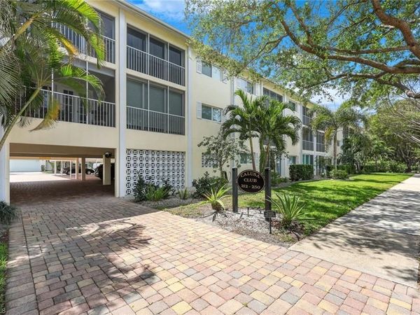 212 Banyan BLVD, Unit 212, NAPLES, FL 34102