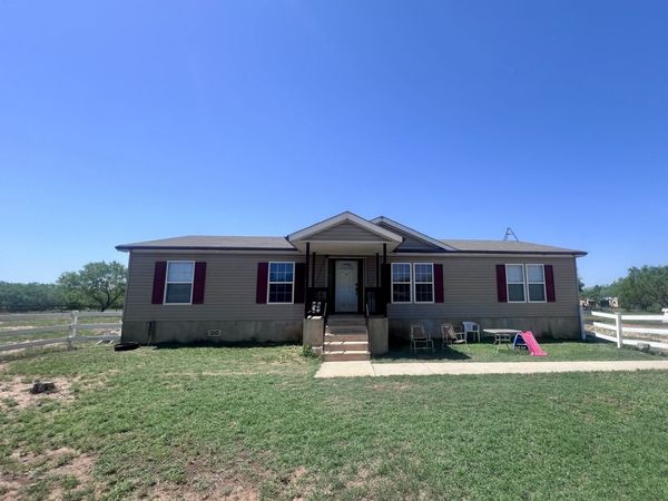 8990 Fm 2146, Jourdanton, TX 78026