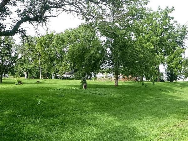 W 3rd Street, Burlington Jct, MO 64428