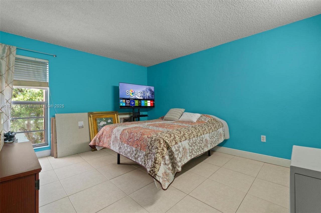 4719 NW 7th St, Unit 304-11, Miami, FL 33126 Photo