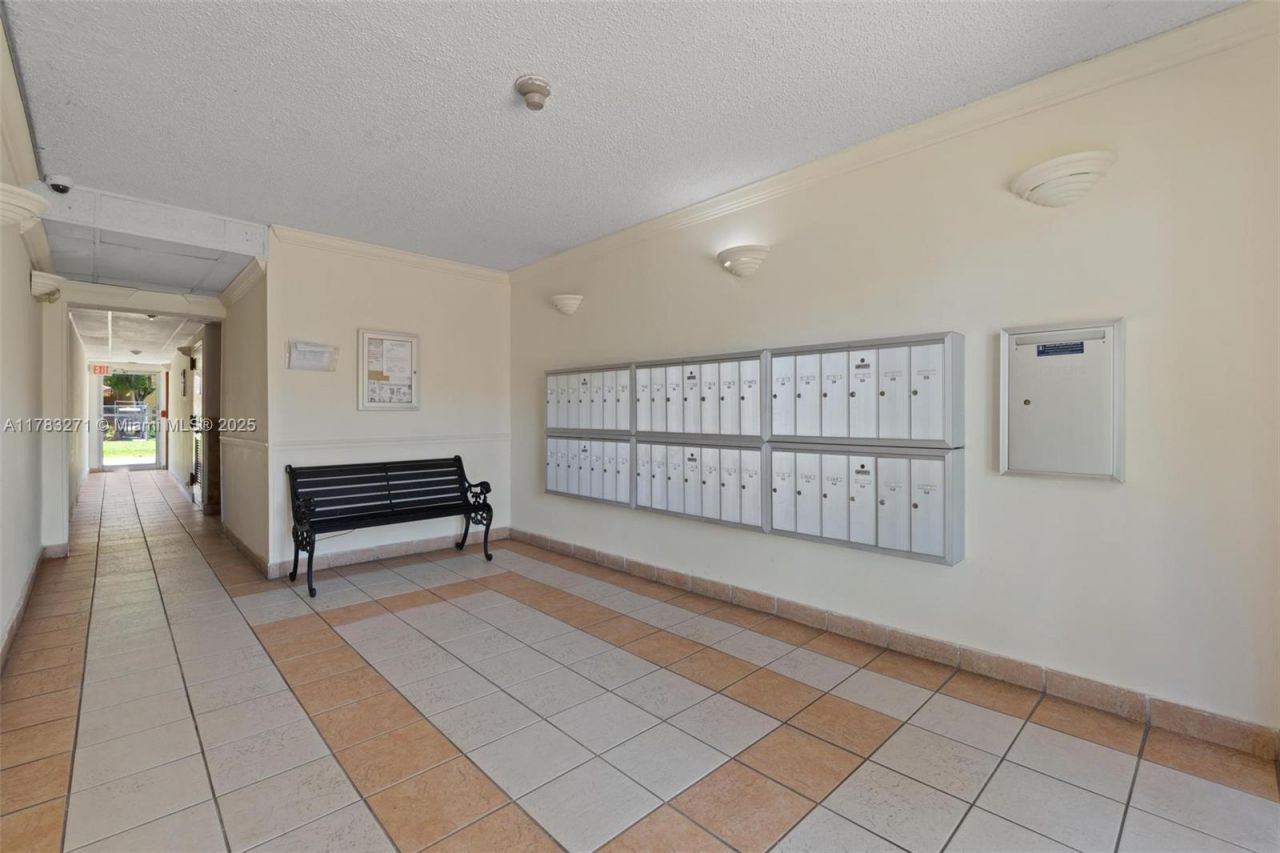 4719 NW 7th St, Unit 304-11, Miami, FL 33126 Photo