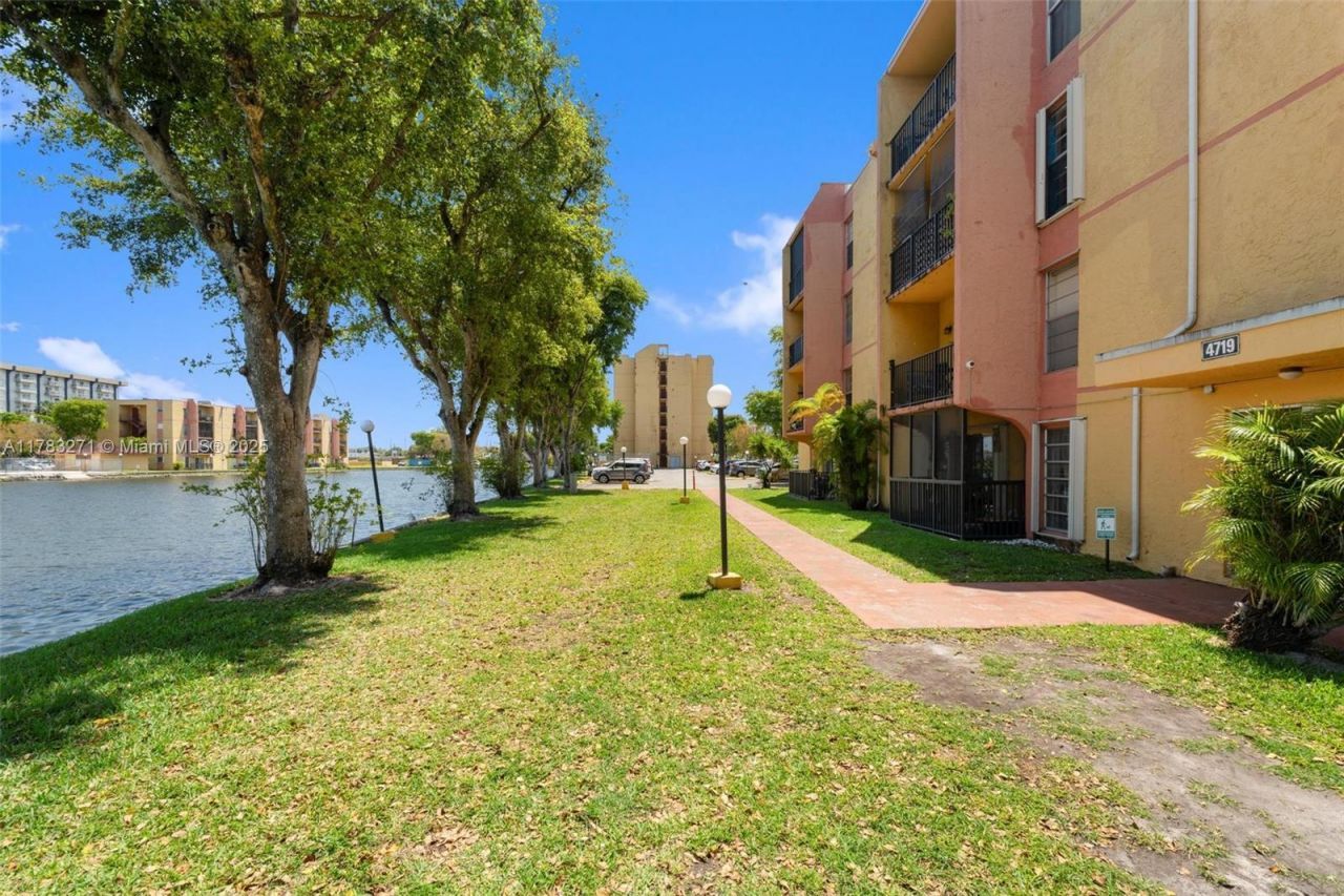 4719 NW 7th St, Unit 304-11, Miami, FL 33126 Photo
