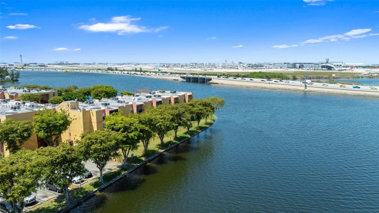 4719 NW 7th St, Unit 304-11, Miami, FL 33126 Photo