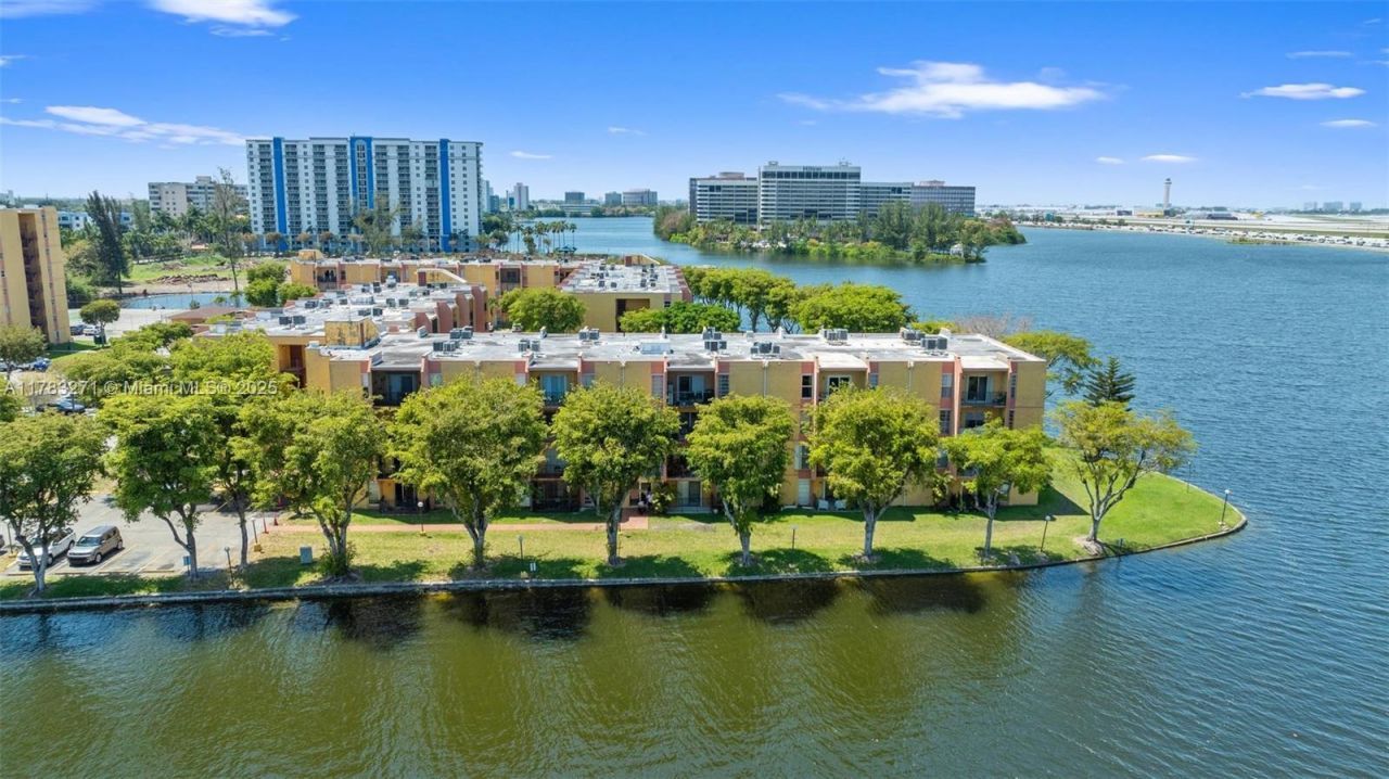 4719 NW 7th St, Unit 304-11, Miami, FL 33126 Photo