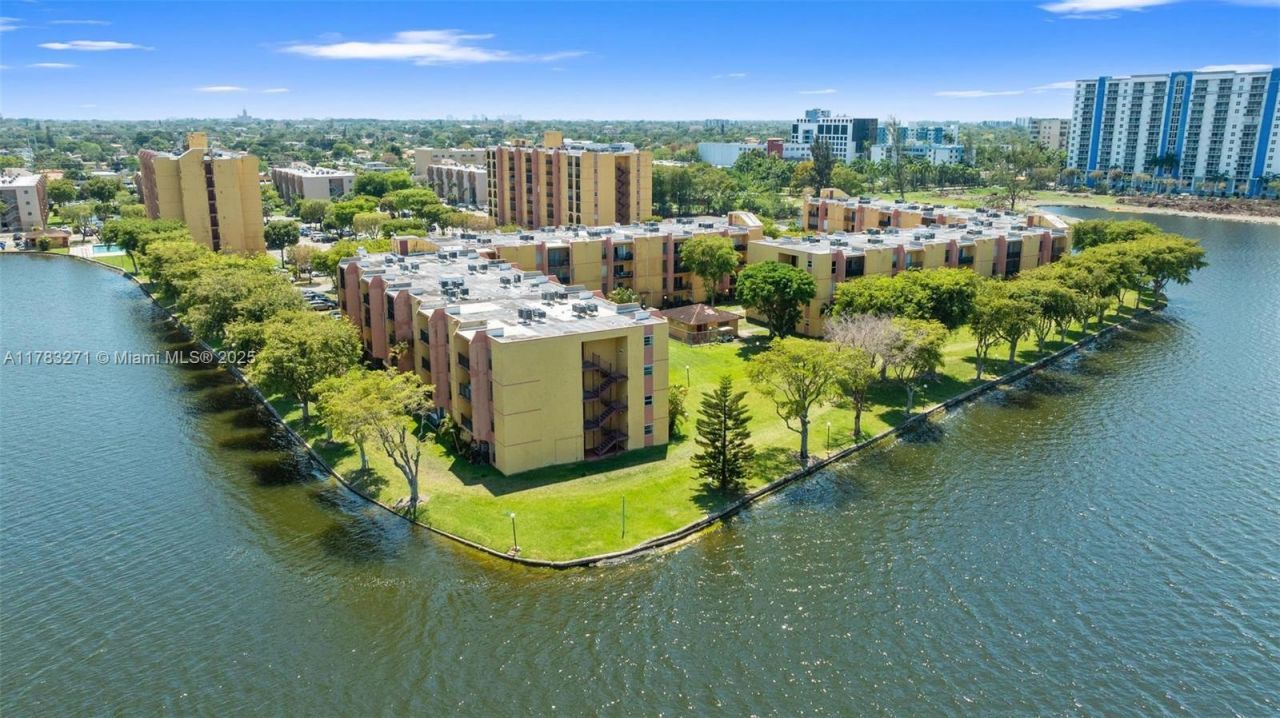 4719 NW 7th St, Unit 304-11, Miami, FL 33126 Photo