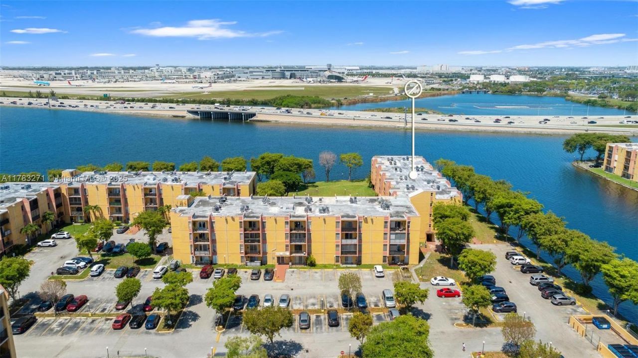 4719 NW 7th St, Unit 304-11, Miami, FL 33126 Photo