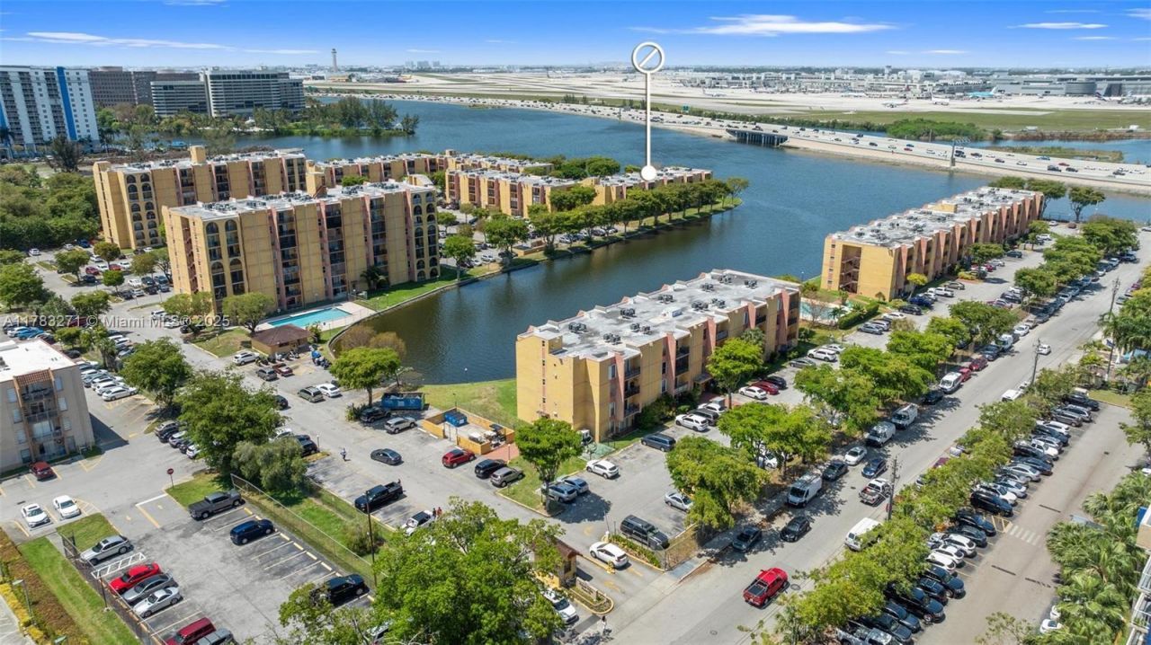 4719 NW 7th St, Unit 304-11, Miami, FL 33126 Photo