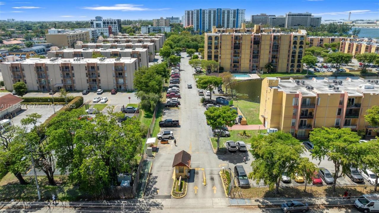 4719 NW 7th St, Unit 304-11, Miami, FL 33126 Photo