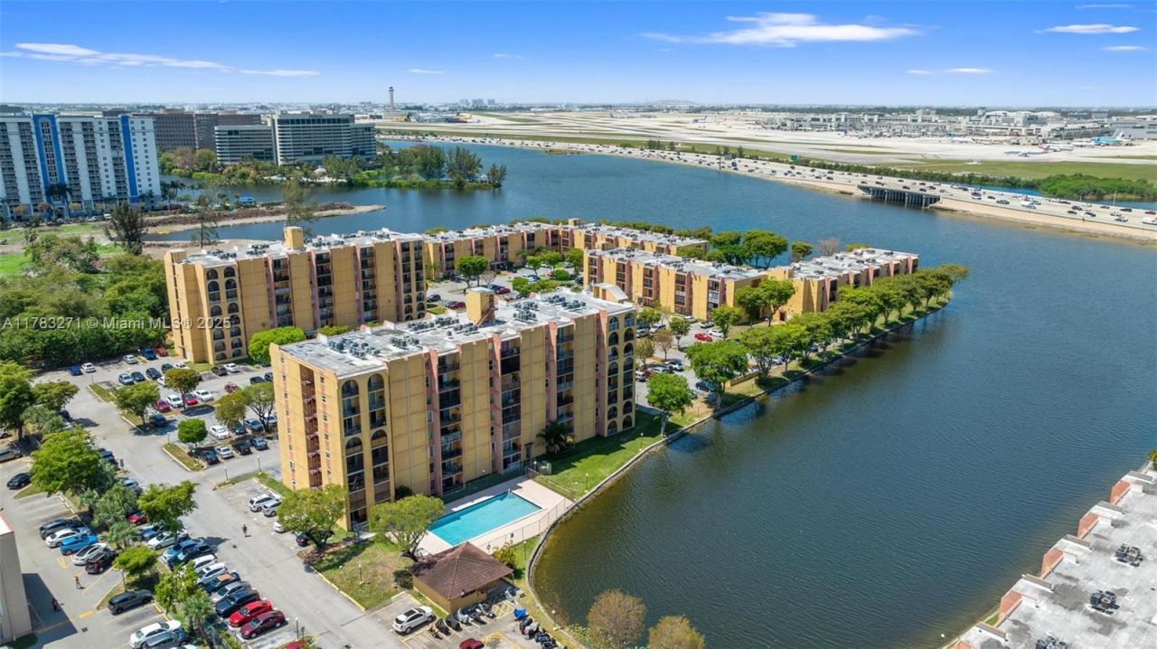 4719 NW 7th St, Unit 304-11, Miami, FL 33126 Photo