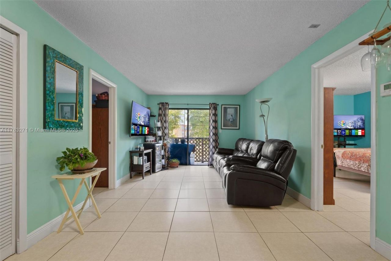 4719 NW 7th St, Unit 304-11, Miami, FL 33126 Photo