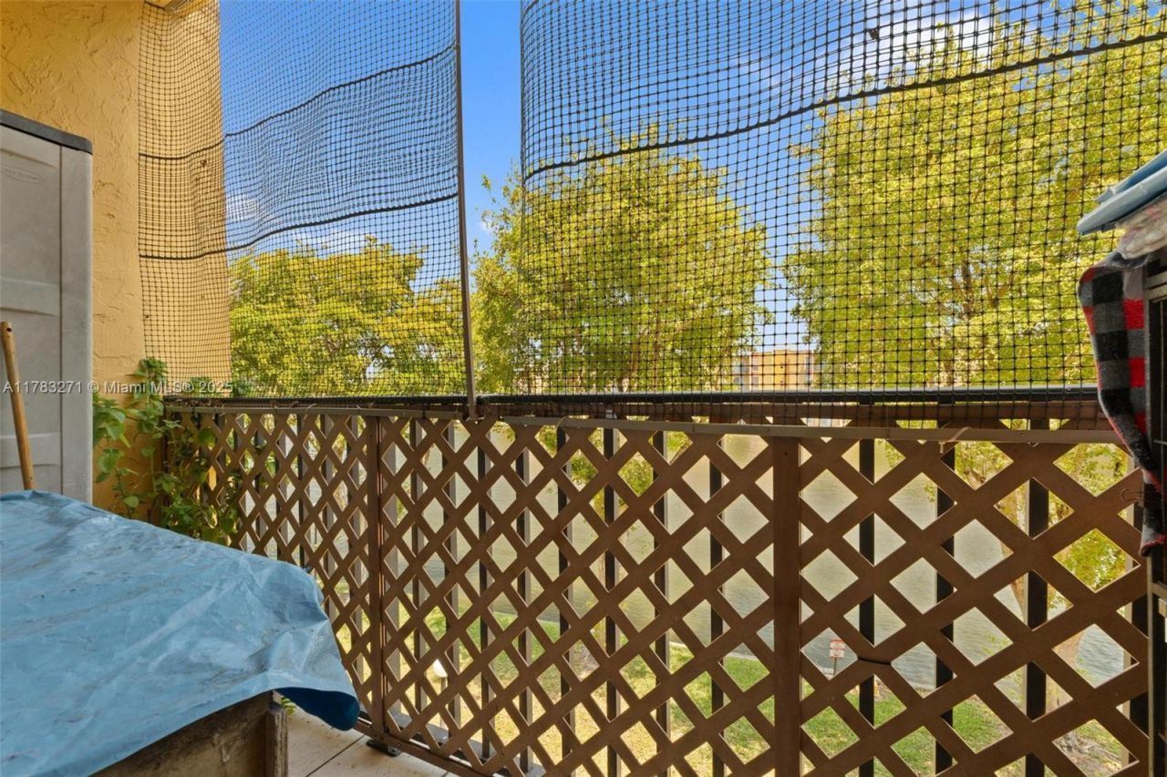 4719 NW 7th St, Unit 304-11, Miami, FL 33126 Photo