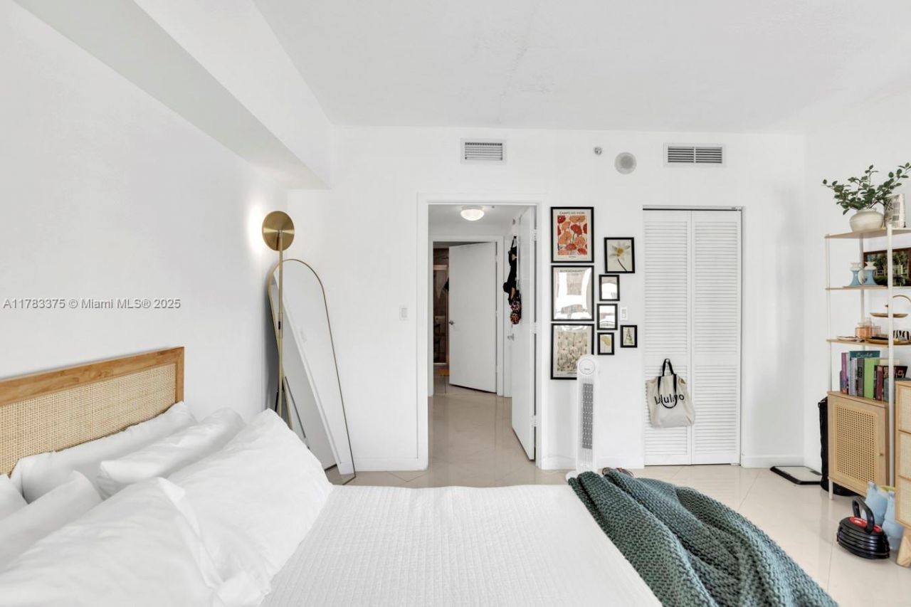 335 S Biscayne Bl, Unit 3408, Miami, FL 33131 Photo